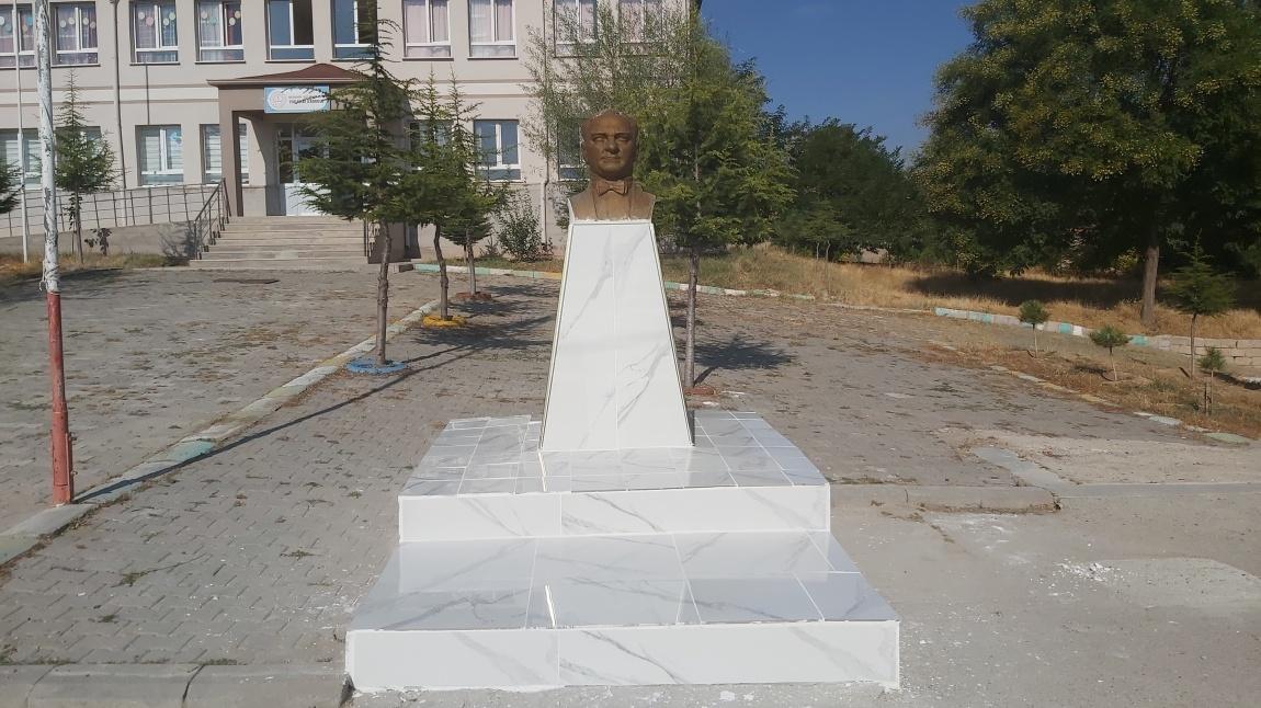 Okulumuz Atatürk Büstü Yenilendi